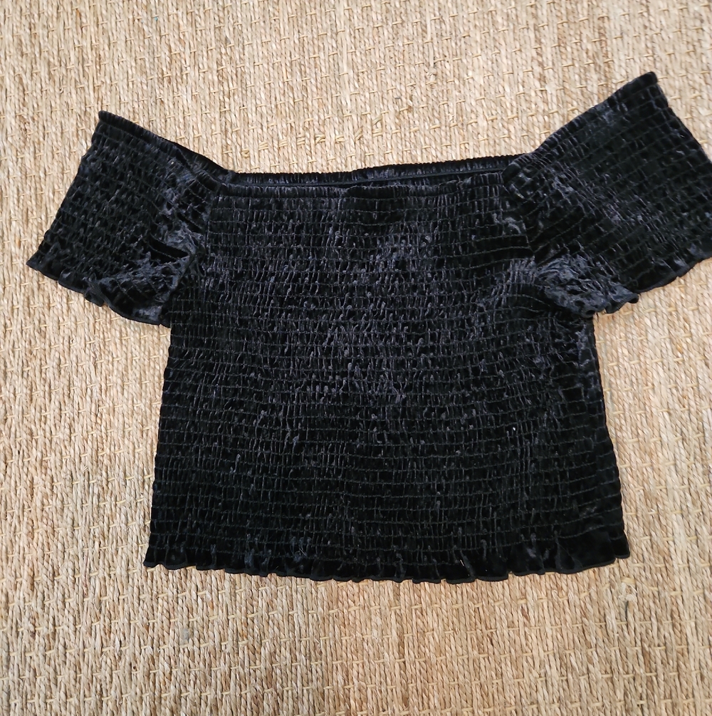 Design Lab  Black Off-Shoulder Smocked Top Size S